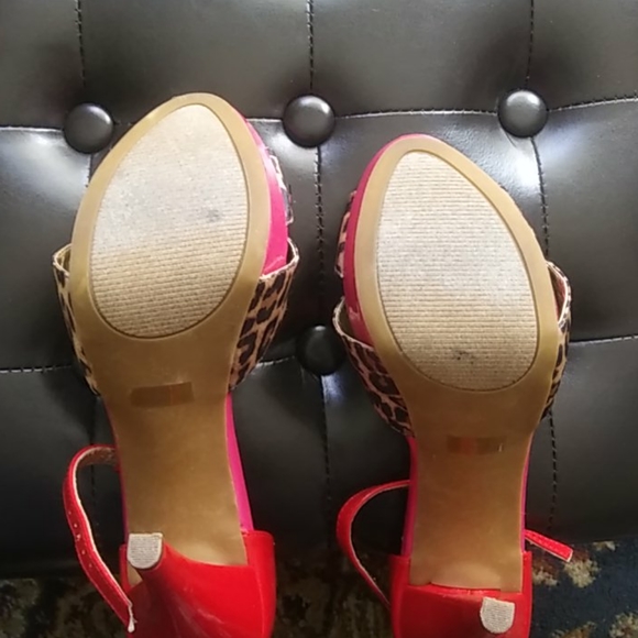 📌Recent Price Drop📌Gby Guess Open-Toed Strappy Red& Leopard Print - Picture 6 of 8
